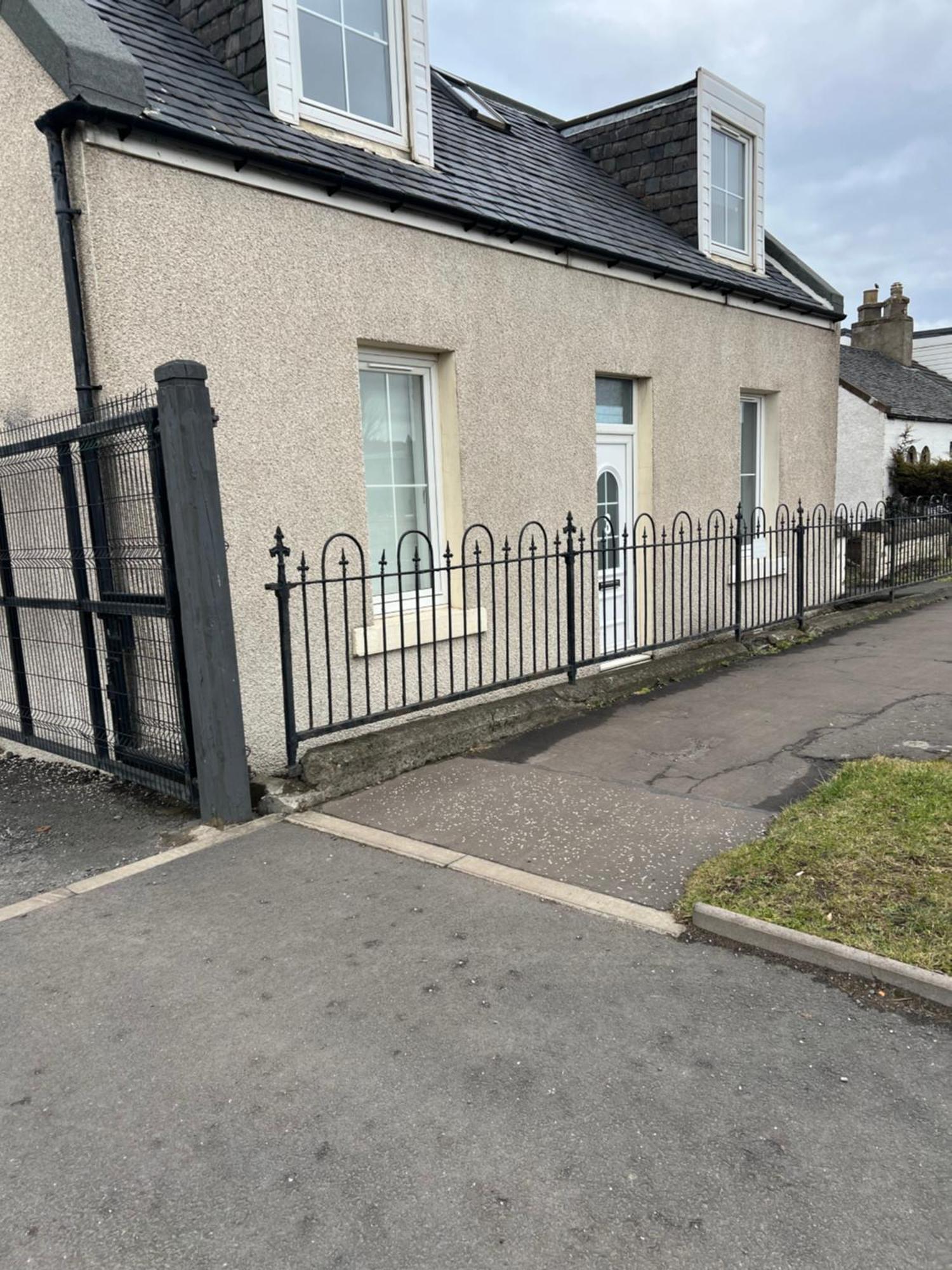 4 Bed Near Airport Ferienhaus Edinburgh
